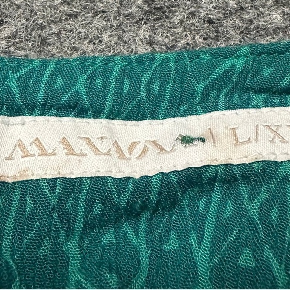 Manaola Teal Textured Blouse - Picture 4 of 7